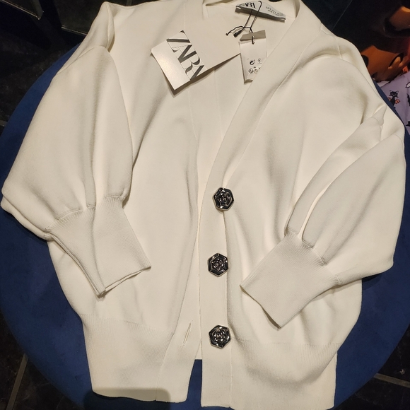 Zara - Picture 1 of 4